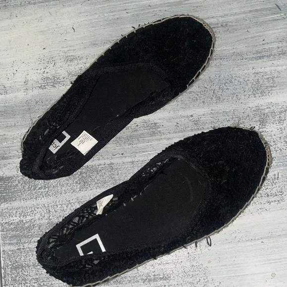 Black lace slip on shoes - Picture 3 of 5